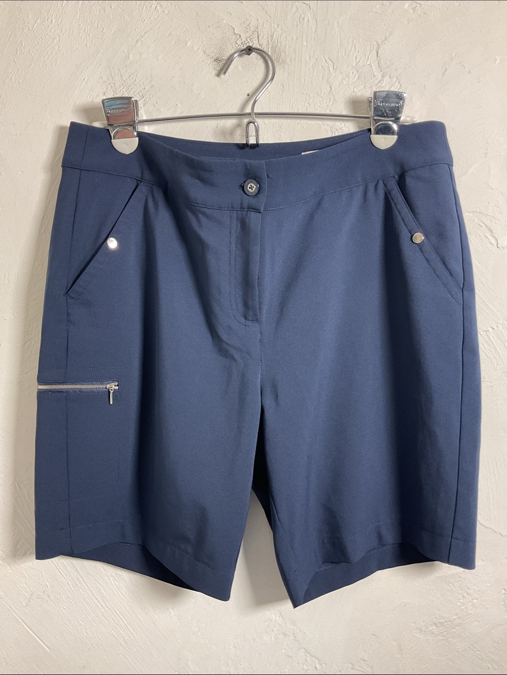 Greg Norman Performance Golf Shorts, Size 4, Navy Blue